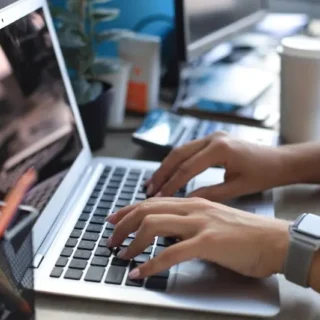 ¿Cuáles son los pasos para solicitar el informe de prestaciones de la Seguridad Social en línea? Para solicitar el informe de prestaciones de la Seguridad Social en línea, debes seguir los siguientes pasos: Accede a la Sede Electrónica de la Seguridad Social. Identifícate con tu certificado digital o con tus claves de acceso. Una vez dentro, selecciona la opción "Pensiones". Selecciona "Certificado Integral de Prestaciones". Descarga e imprime el certificado en formato PDF. ¿Cómo puedo pedir un desglose de las prestaciones recibidas del Ingreso Mínimo Vital? Para solicitar un desglose de las prestaciones recibidas del Ingreso Mínimo Vital, debes seguir los siguientes pasos: Accede a la Sede Electrónica de la Seguridad Social. Identifícate con tu certificado digital o con tus claves de acceso. Una vez dentro, selecciona la opción "Pensiones". Selecciona "Desglose de prestaciones recibidas del Ingreso Mínimo Vital". Descarga e imprime el desglose en formato PDF. ¿De qué manera se puede obtener un certificado de pensiones de la Seguridad Social a través de Internet? Para obtener un certificado de pensiones de la Seguridad Social a través de Internet, debes seguir los siguientes pasos: Accede a la Sede Electrónica de la Seguridad Social. Identifícate con tu certificado digital o con tus claves de acceso. Una vez dentro, selecciona la opción "Pensiones". Selecciona "Certificado de pensiones". Descarga e imprime el certificado en formato PDF. ¿Qué procedimiento se debe seguir para solicitar un certificado de no cobro de prestaciones por SMS? Para solicitar un certificado de no cobro de prestaciones por SMS, debes seguir los siguientes pasos: Envía un mensaje de texto con la palabra "BAJA" al número 217002. Recibirás un mensaje de confirmación indicando que has solicitado la baja del servicio de SMS. En unos días recibirás otro mensaje con el certificado de no cobro de prestaciones. ¿Cómo se puede conseguir un informe de los importes al cobro desglosados por la Seguridad Social? Para conseguir un informe de los importes al cobro desglosados por la Seguridad Social, debes seguir los siguientes pasos: Accede a la Sede Electrónica de la Seguridad Social. Identifícate con tu certificado digital o con tus claves de acceso. Una vez dentro, selecciona la opción "Pensiones". Selecciona "Informe de prestaciones económicas". Descarga e imprime el informe en formato PDF. ¿En qué consiste el certificado integral de la Seguridad Social y cómo se puede obtener? El certificado integral de la Seguridad Social es un documento que recoge toda la información de prestaciones, pensiones y subsidios que ha recibido una persona a lo largo de su vida laboral. Para obtenerlo, debes seguir los siguientes pasos: Accede a la Sede Electrónica de la Seguridad Social. Identifícate con tu certificado digital o con tus claves de acceso. Una vez dentro, selecciona la opción "Pensiones". Selecciona "Certificado Integral de Prestaciones". cómo obtener el certificado integral de prestaciones