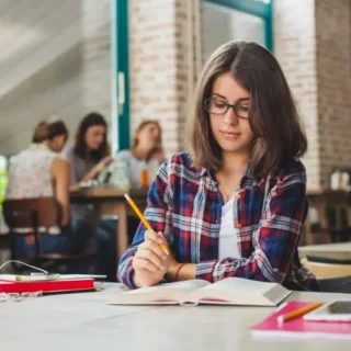 Cursos para inmigrantes sin papeles en España
