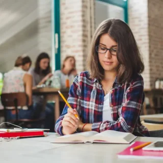 ¿Resuelta, rechazada o abonada? Te contamos qué significa cada uno de los estados de tramitación de las becas MEC